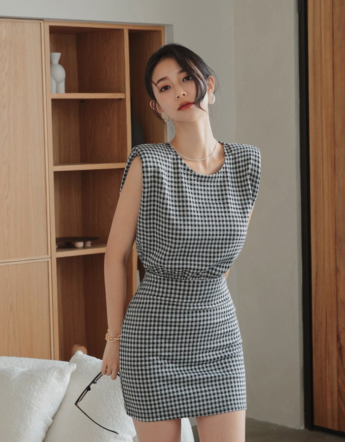 Edgy Smart Bodycon Dress (With Non-Detachable Shoulder Pads)