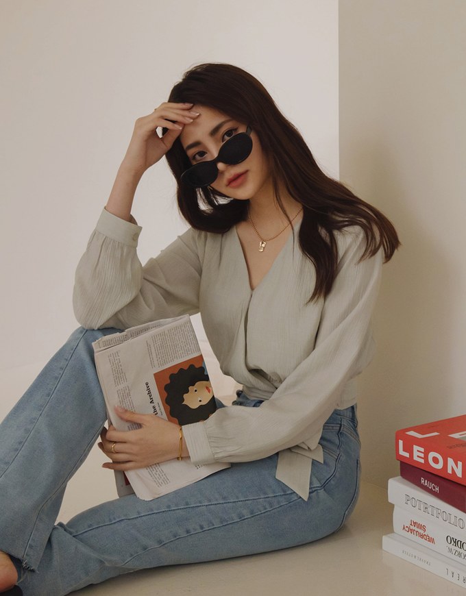 Textured Crinkled V-Necked Side-Drawstring Blouse