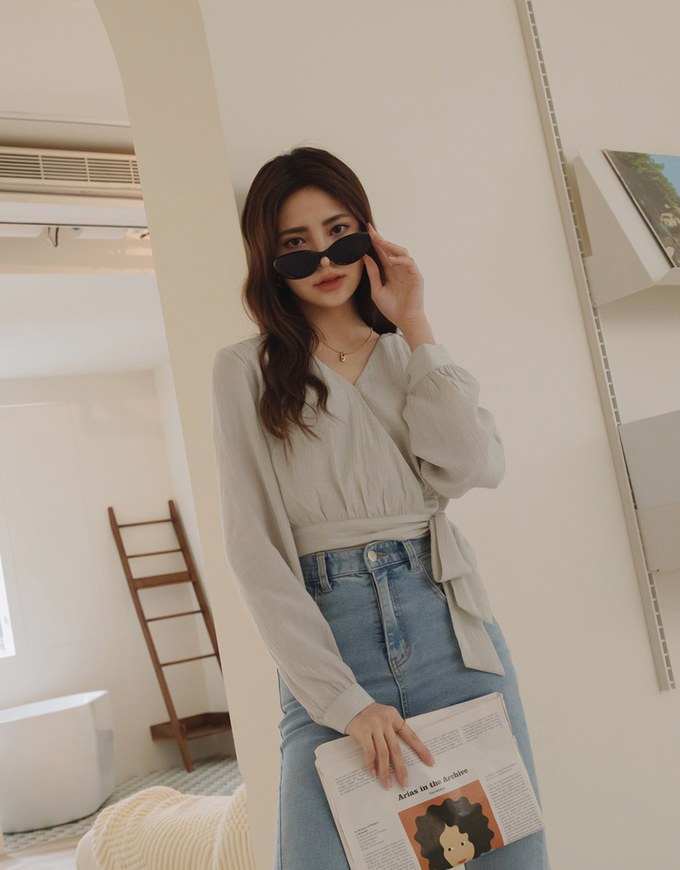 Textured Crinkled V-Necked Side-Drawstring Blouse