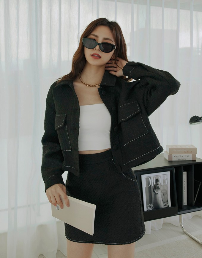 Classic Tweed Buttoned Jacket