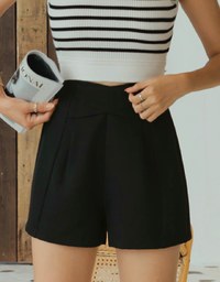 Enhanced Overlap Slim Shorts